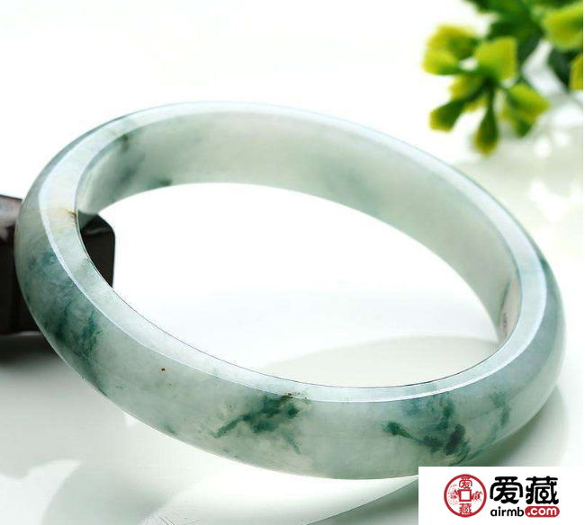 從哪些方面來判斷翡翠手鐲的價(jià)值