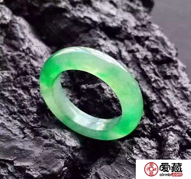 戴翡翠防病健體的原因 戴翡翠的好處