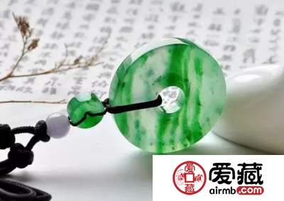 翡翠定价差异为什么那么大 目前翡翠价格