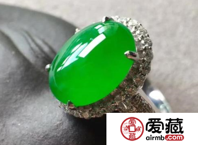如何鉴定帝王绿翡翠 帝王绿翡翠的价值