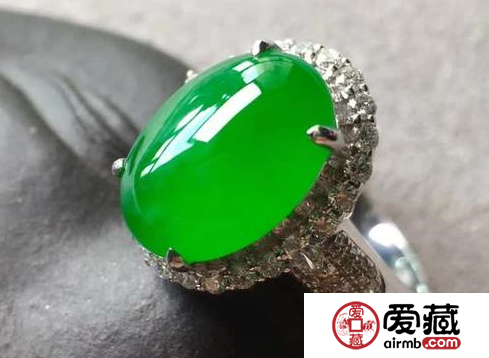 如何鉴定帝王绿翡翠 帝王绿翡翠的价值