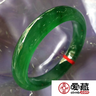如何挑选帝王绿翡翠 帝王绿的选购技巧