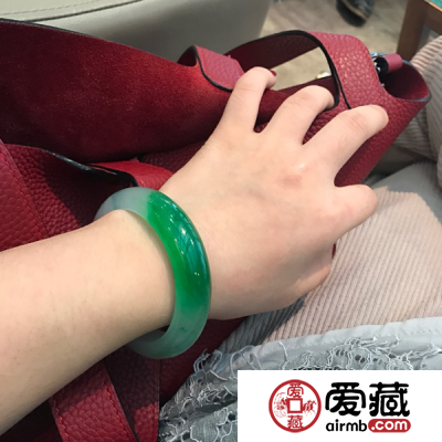 如何挑选帝王绿翡翠 帝王绿的选购技巧