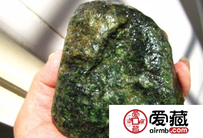 如何选购帝王绿翡翠原石 帝王绿翡翠原石真假鉴别方法