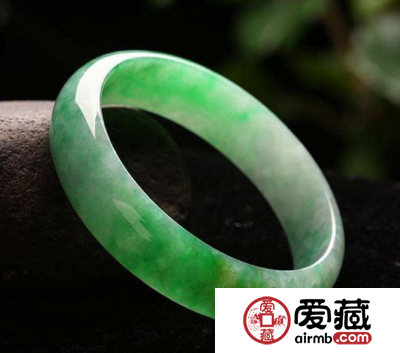 翡翠的颜色有哪些 翡翠颜色种类划分