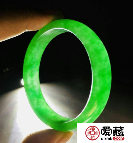 又綠又透的翡翠價值如何 翡翠越綠越貴嗎