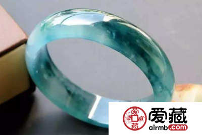 翡翠带藓是什么意思 带藓的翡翠手镯价格怎么样