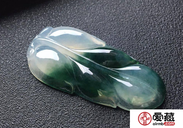 如何挑选翡翠吊坠 翡翠吊坠的价格贵不贵