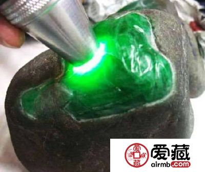 如何鉴别翡翠赌石 翡翠赌石必知的技巧