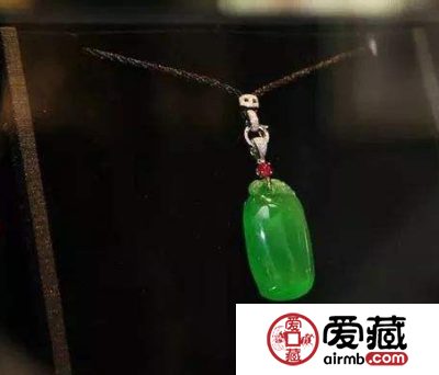 翡翠的“正色”与“偏色”定义