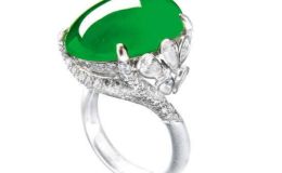 30岁女人适合戴绿色翡翠戒指吗 女士翡翠戒指