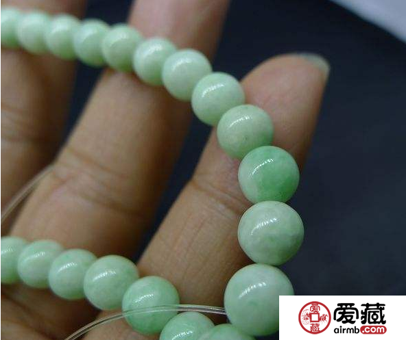 白底青翡翠的價值如何 白底青翡翠的價值