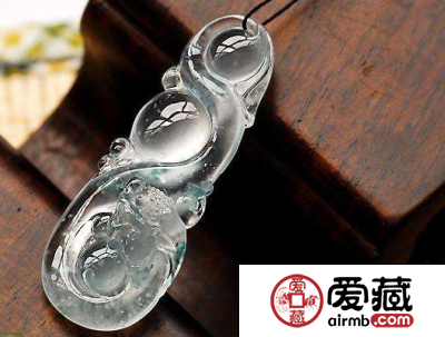 玻璃种翡翠的特点是什么 玻璃种翡翠特点介绍