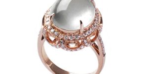 玻璃种翡翠戒指的价格受什么影响 玻璃种翡翠戒指的价格