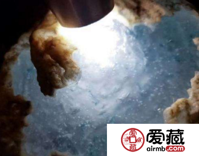 玻璃种翡翠原石的价格贵不贵 玻璃种翡翠原石价格