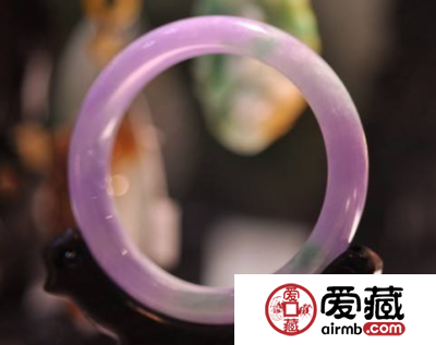 春带彩翡翠手镯怎么选 春带彩翡翠手镯
