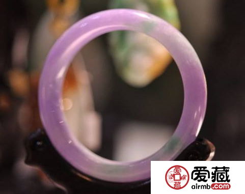 春帶彩翡翠手鐲怎么選 春帶彩翡翠手鐲