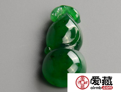 帝王绿和祖母绿哪个比较贵 帝王绿和祖母绿的价格