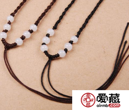 翡翠吊坠绳颜色怎么搭配 翡翠吊坠怎样搭配挂绳