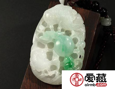 翡翠饰品雕刻有莲花如意和框是什么寓意 翡翠饰品寓意