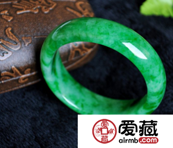 翡翠手镯品牌有哪些 买翡翠手镯哪个牌子好