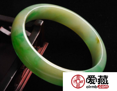 翡翠手镯如何清洗和保养 翡翠手镯的清洗保养