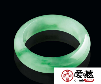 翡翠手镯应该如何佩戴 翡翠手镯佩戴方法