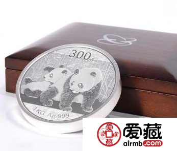 2010年熊猫5盎司银币收藏价值如何？和金币相比如何？