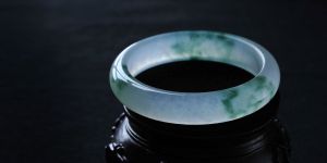 翡翠與玉有什么區(qū)別 玉和翡翠哪個(gè)好