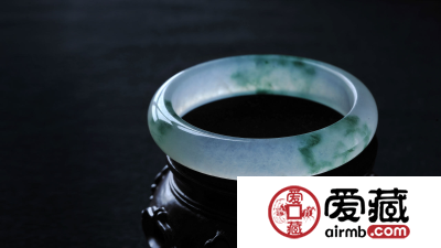 翡翠与玉有什么区别 玉和翡翠哪个好