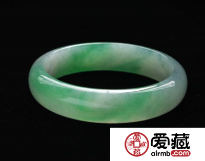 老冰种翡翠手镯是怎样的 价格是多少