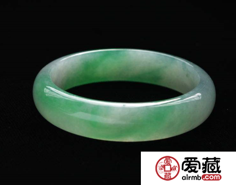 老冰种翡翠手镯是怎样的 价格是多少