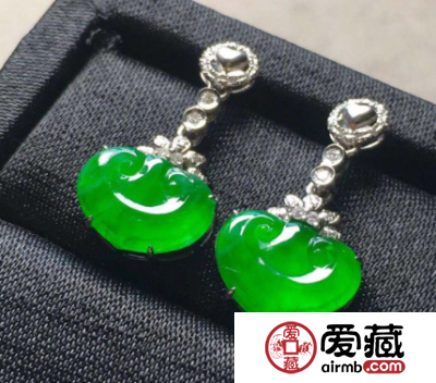 绿色翡翠耳环怎么搭配衣服好看