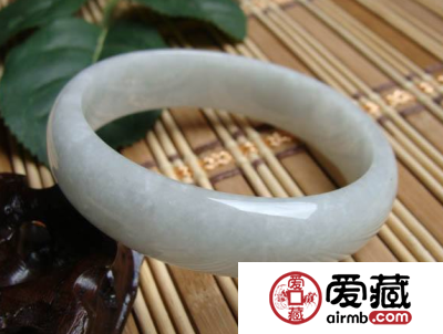 糯种翡翠怎么保养比较好 定时清洗很重要
