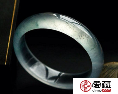 如何保养玻璃种翡翠 翡翠保养常识