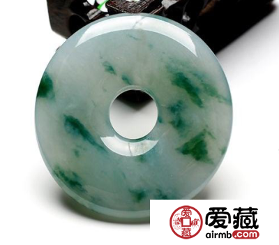 如何判断翡翠的真假 质地判断很重要
