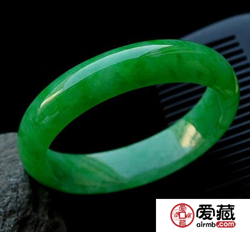 送妻子翡翠手镯多少钱的合适