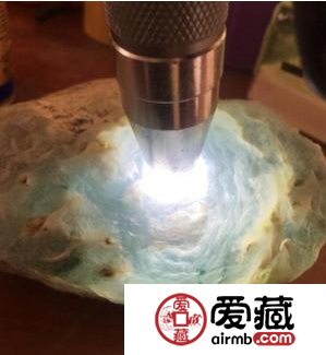 翡翠赌石开窗料和全赌料的区别 有什么不同