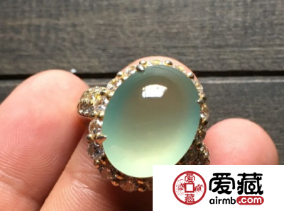 翡翠戒面的价格很贵吗 影响价格的原因是什么
