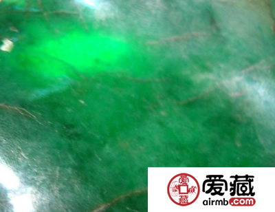 翡翠裂绺是什么 是否影响其价值