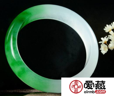 翡翠绺裂是什么 对翡翠有什么影响