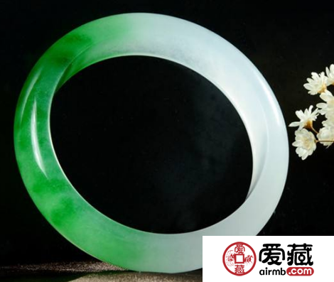 翡翠绺裂是什么 对翡翠有什么影响
