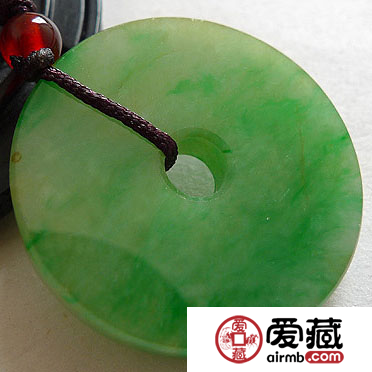 佩戴翡翠平安扣的好处是什么 有哪些寓意