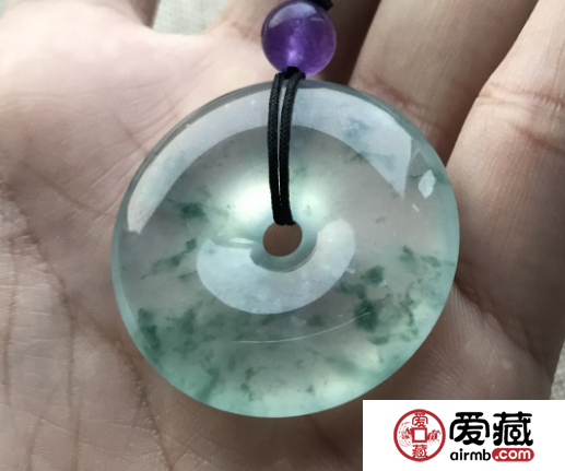 翡翠平安扣價格貴嗎 需綜合各個方面進行判斷