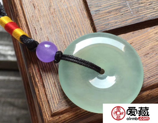 翡翠平安扣價格貴嗎 需綜合各個方面進行判斷