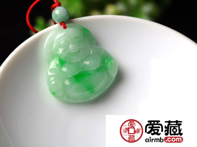 翡翠饰品的四大保养方法 忌用水浸泡翡翠