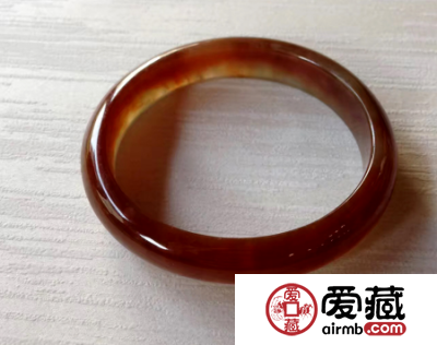 颜色对翡翠手镯的价格有影响吗 什么颜色的好