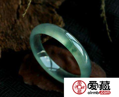 颜色对翡翠手镯的价格有影响吗 什么颜色的好