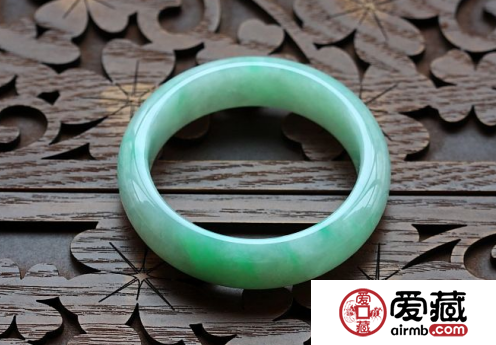 翡翠手镯佩戴有什么技巧 有哪些讲究