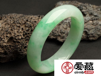 如何挑选玉镯 主要看这三大点